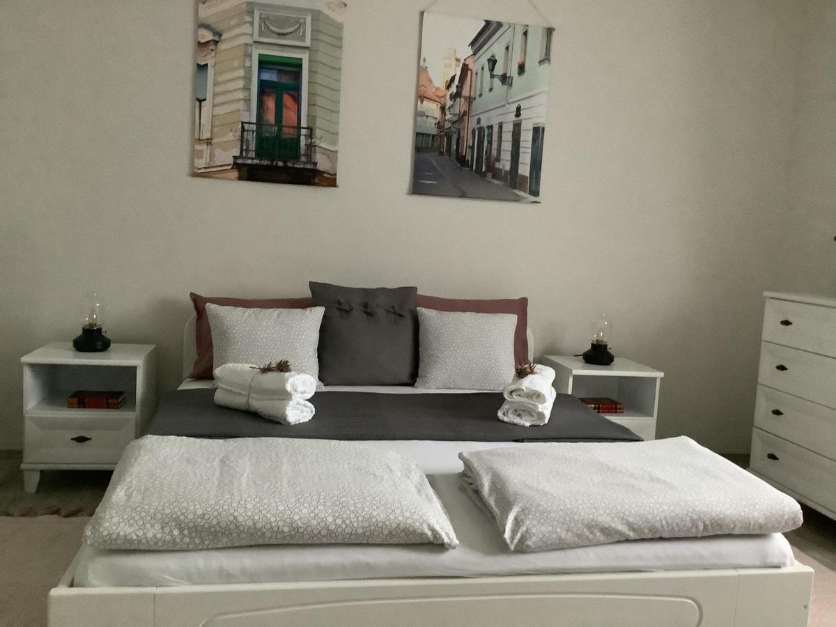 Ezuest Boroka Apartman Eger Eksteriør billede