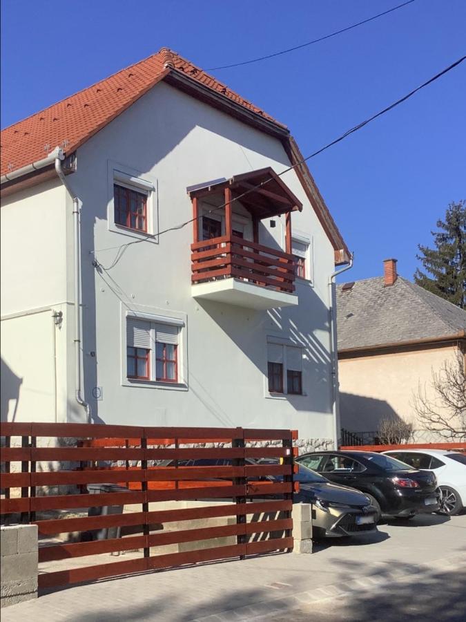 Ezuest Boroka Apartman Eger Eksteriør billede